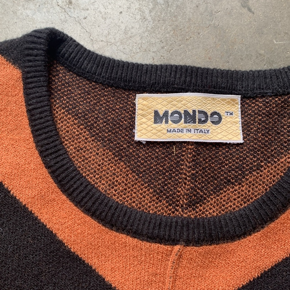 Mondo - Picture 2 of 2